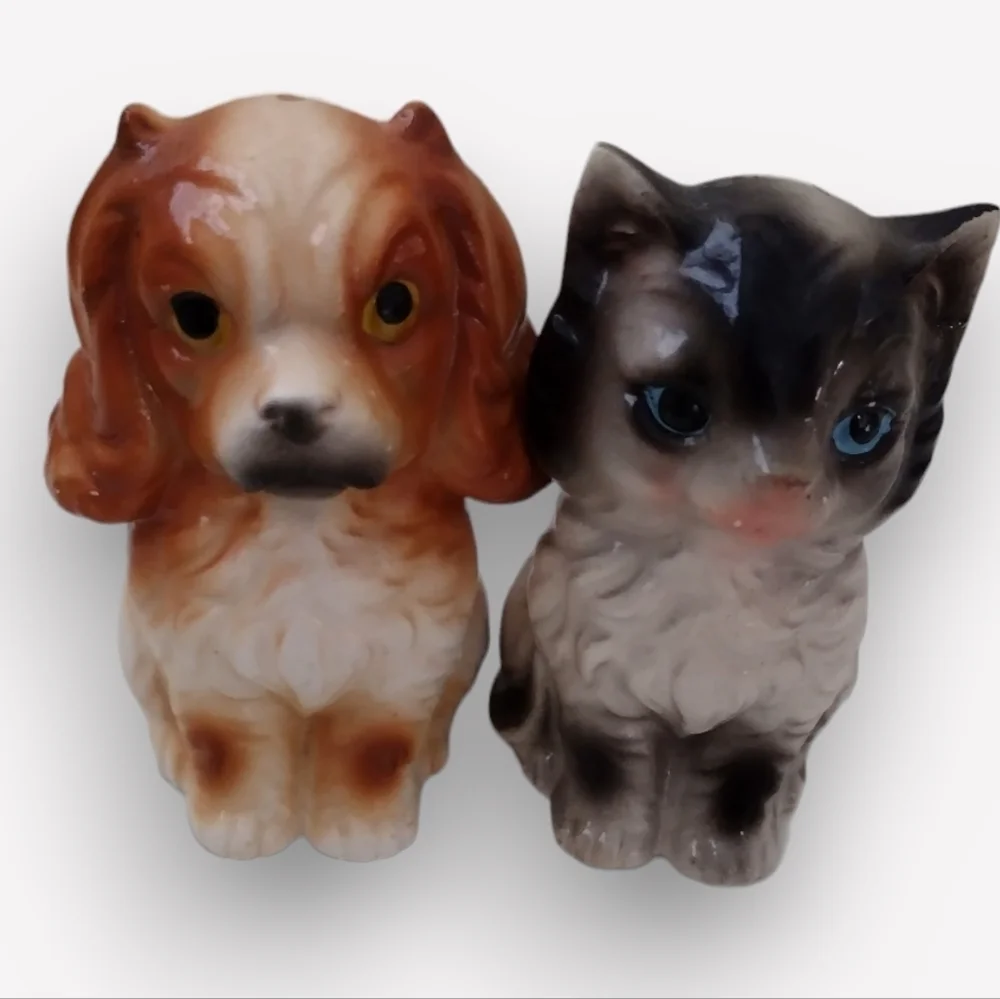 Vintage Salt & Pepper Shakers Dog & Cat Set